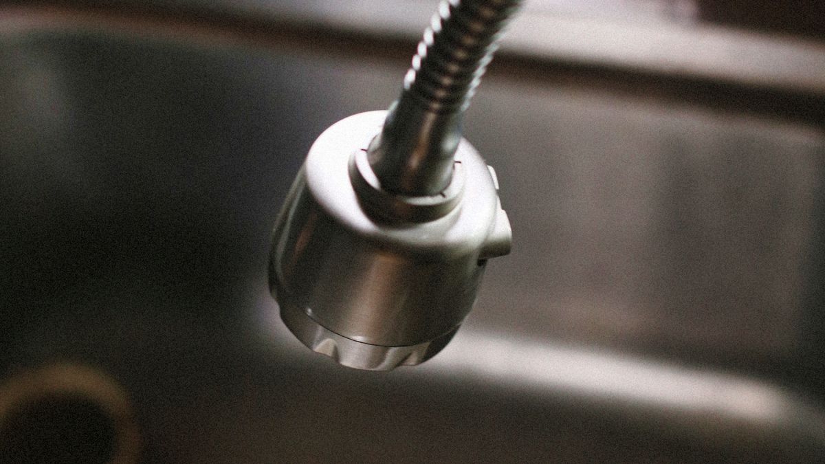 Low water pressure in a Warsaw flat — causes and fixes